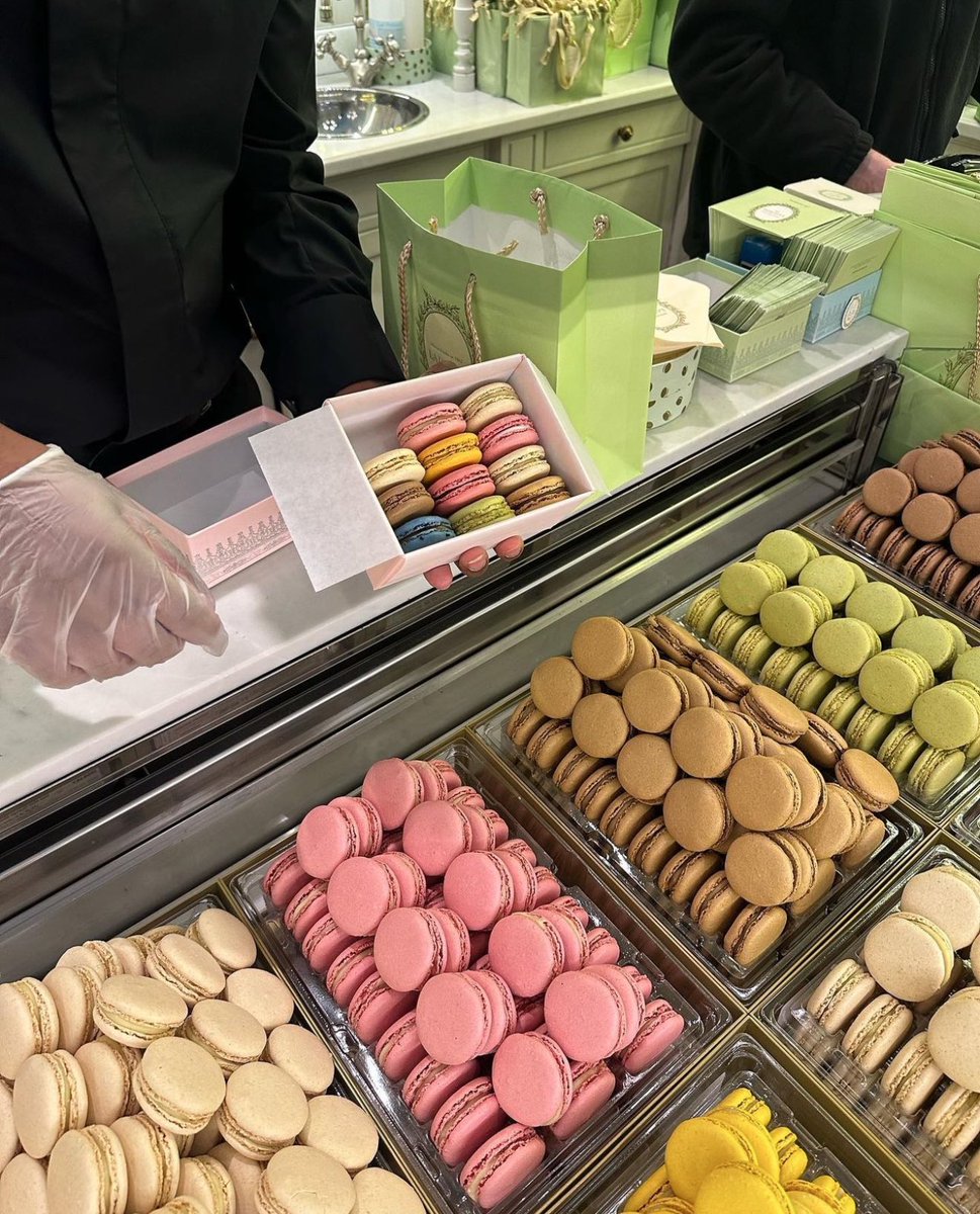 Ladurée Champs-Elysées, Paris 🌸✨