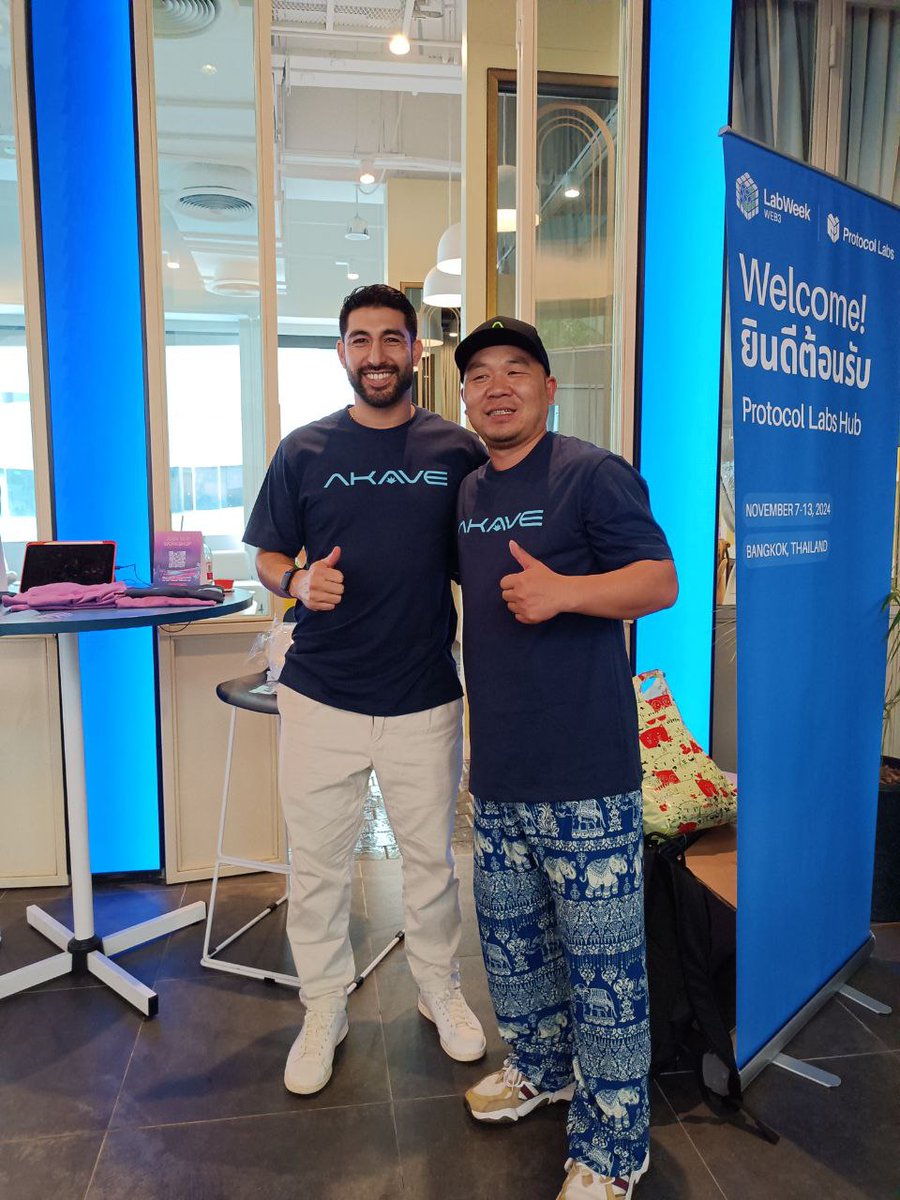 IpfsNicholas's tweet photo. Great seeing you @dmleon10 again in BKK! 
All the best wishes with @akavenetwork !! https://t.co/djBfm1jqiR