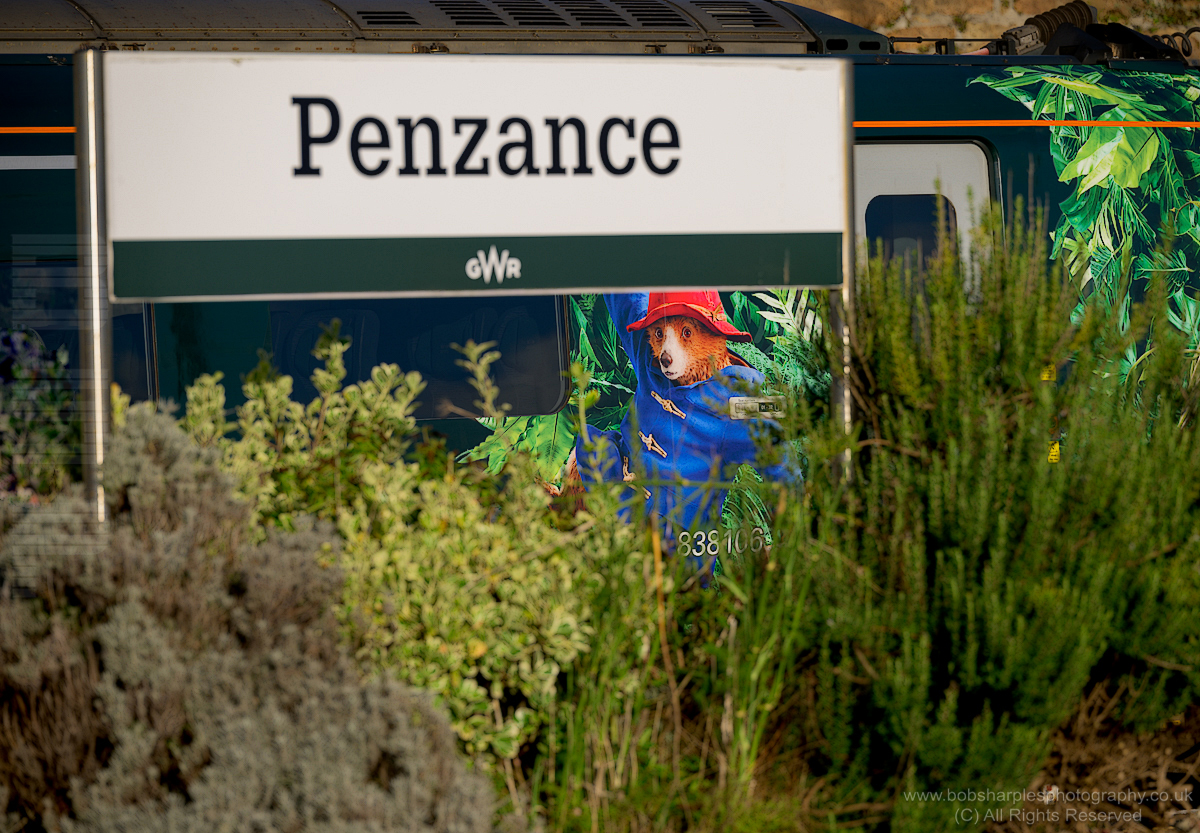 BobSharplesPhot's tweet photo. GWR 802106 "Paddington in Peru" Intercity Express at Penzance in Cornwall 20/11/24 @GWRHelp @networkrail @HitachiRailENG @RAIL @railadvent https://t.co/N3gr8xkeCQ