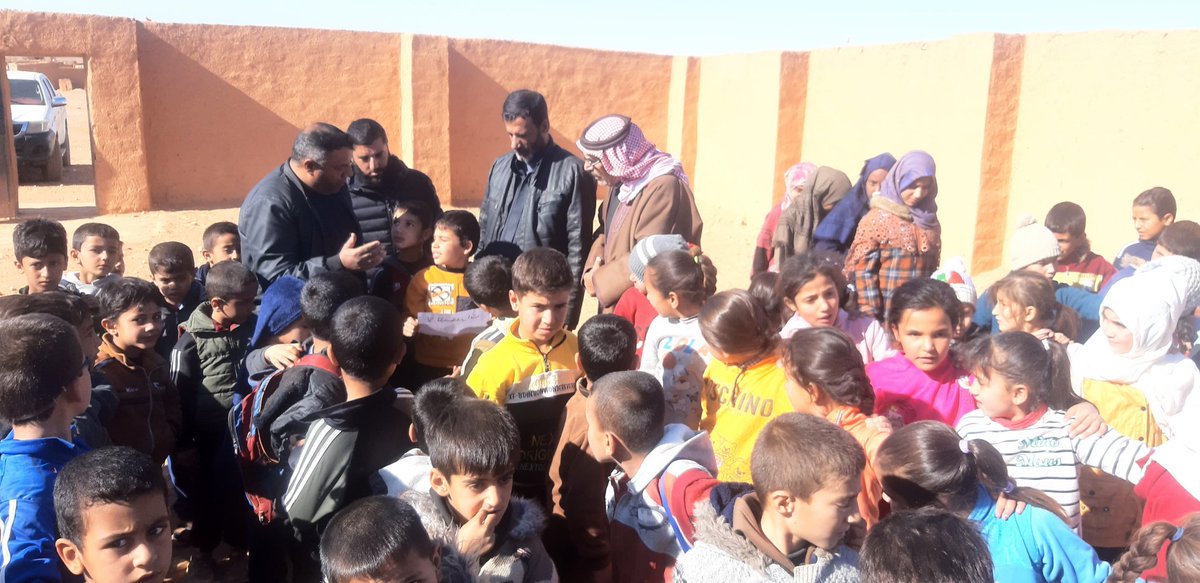 hesar_net's tweet photo. An awareness tour of the schools of the besieged Rukban camp, on the Syrian-Jordanian border. 
The tour aims to raise students ' awareness of the dangers of narcotic substances, extremism and their negative effects on physical and psychological health.
#Hesar #rukban_camp https://t.co/B70Zh9o21o