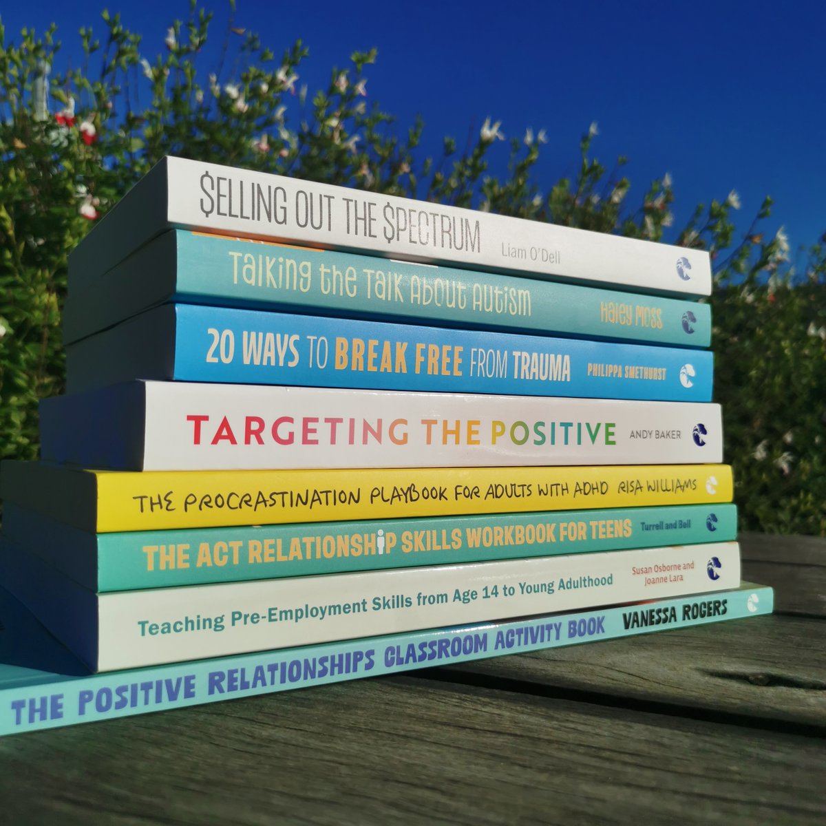 It’s publication day and the sun has come out to celebrate! Join us in welcoming this gorgeous stack of books into the world🤗