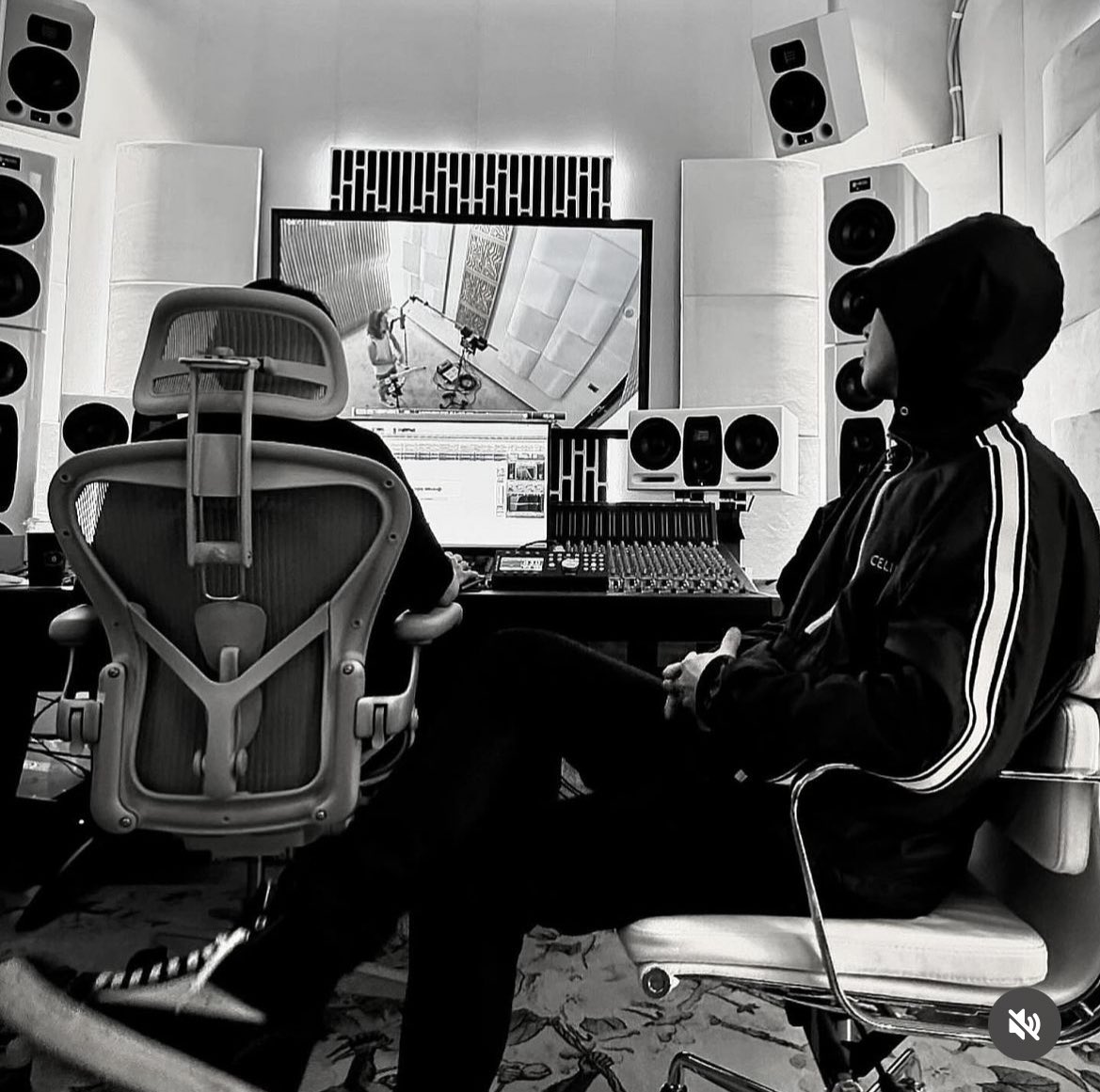 yfieee_'s tweet photo. Jung Ilhoon. 🖤 https://t.co/MW3onE8W7S