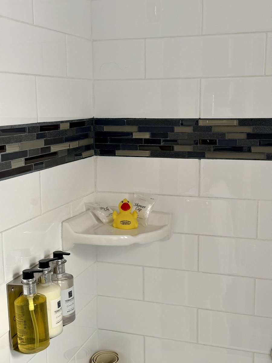 mitchharris's tweet image. I guess the curse of being an editor is all I see in this hotel bathroom decor are my project timelines 😆

#postchat 
#finalcutpro