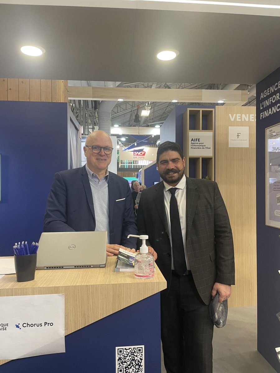 aife_officiel's tweet photo. Visite du stand AIFE au @salondesmaires du ministre de la fonction publique, de la simplification et de la transformation de l'action publique, M. Guillaume Kasbarian. @guillaumekasba https://t.co/v6ZA2aqTdO