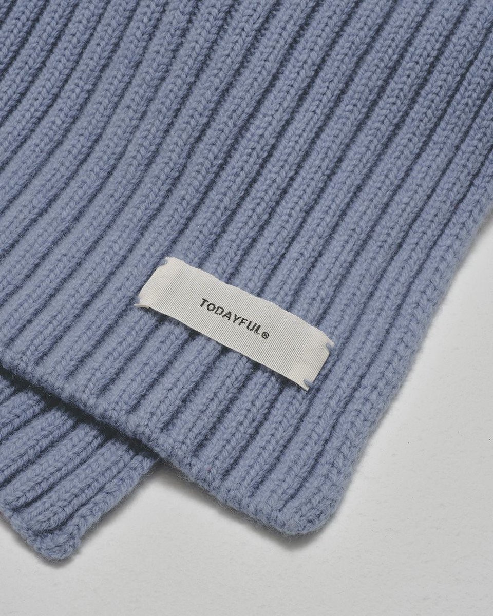 TODAYFUL Rib Knit Muffler ¥15,400- 上質なメリノウール100%の糸を