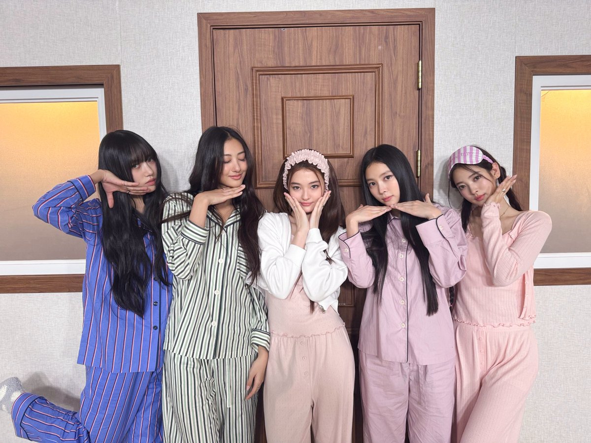 [🔗] (안) 얌전한 미야오가 교관 머리 꼭대기에 먼저 올라간다 | 돌들의침묵 | 미야오(MEOVV) 'BODY'

▶ youtu.be/iEgVuqdtUVU

#MEOVV #미야오 #TOXIC #BODY
#THEBLACKLABEL #더블랙레이블