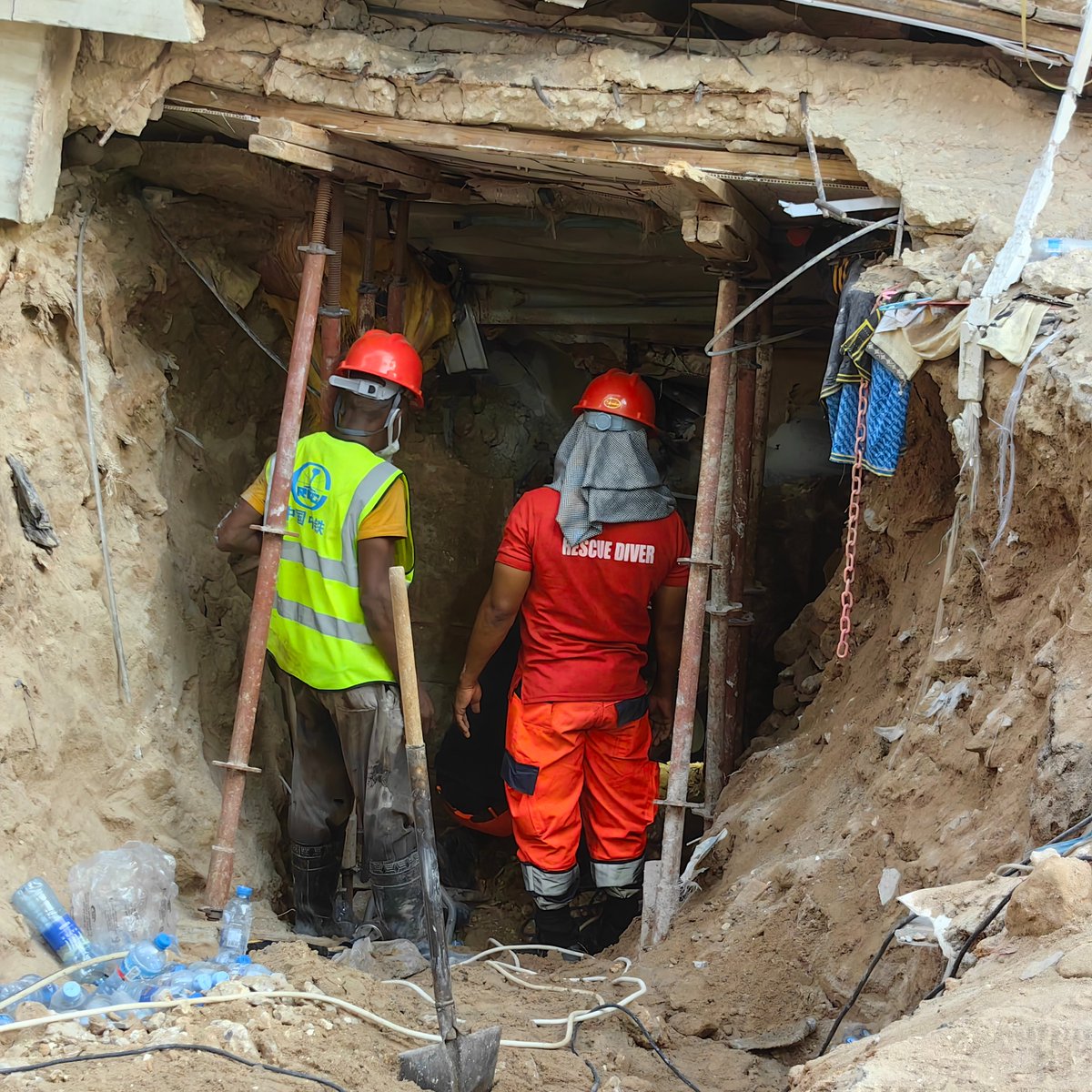 November 16, 2024, a building collapsed at Kariakoo area of Tanzania. CRJE( East Africa) Ltd. immediately organized a team which is more than 60 people to carry out rescue operations, rescued more than 90 people .
