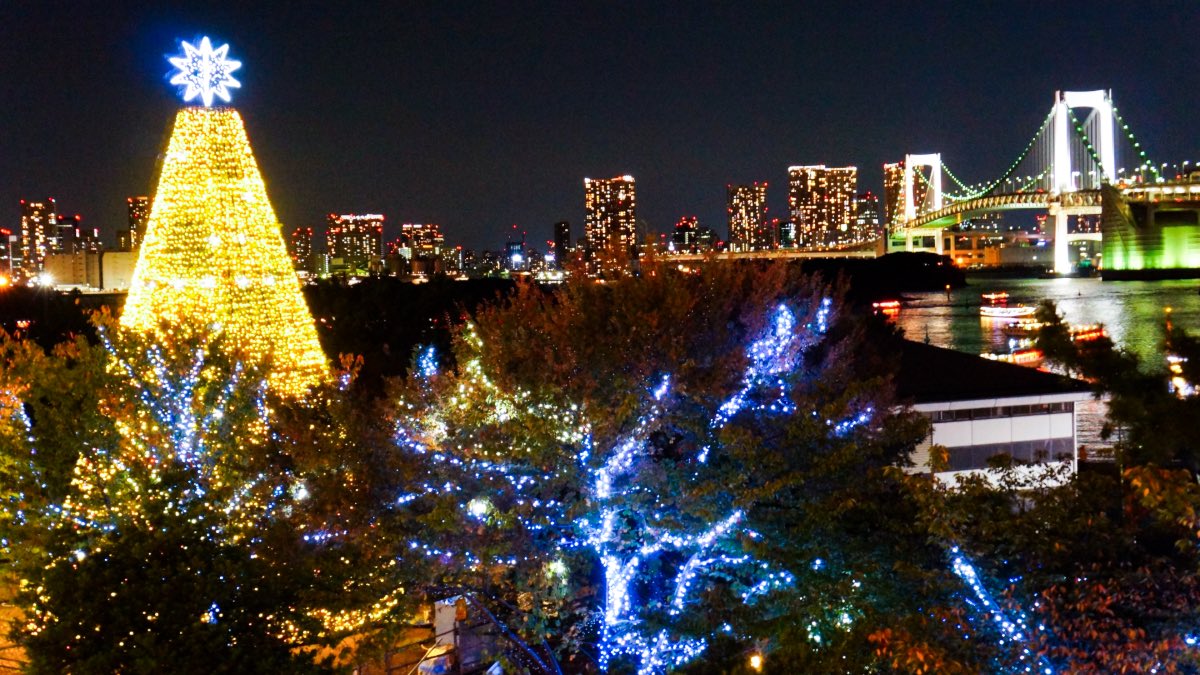 localviewjapan's tweet photo. As the Christmas tree sparkles with radiant lights, it harmonizes beautifully with the stunning Odaiba seaside illuminations. 🌟🎁
📆 Nov.13th 2024 (Wed) to Feb.16 2025 (Sun)
📍Odaiba,Tokyo
#localviewjapan #odaiba #japantravel https://t.co/SsRRVVOxbV