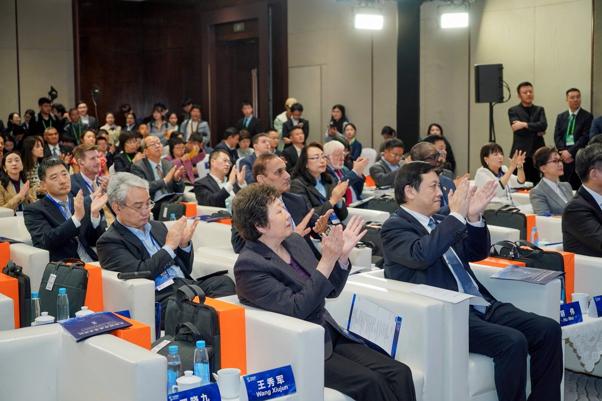 African Union ECOSOCC (@au_ecosocc) on Twitter photo Mr. Carew (Head of <a href="/AU_ECOSOCC/">African Union ECOSOCC</a> Secretariat) concluded by calling on both African and Chinese civil societies to strengthen bonds of #charity, #technology, and goodwill. Together, he said, we can harness the power of #innovation and collaboration to create a brighter, more Mr. Carew (Head of <a href="/AU_ECOSOCC/">African Union ECOSOCC</a> Secretariat) concluded by calling on both African and Chinese civil societies to strengthen bonds of #charity, #technology, and goodwill. Together, he said, we can harness the power of #innovation and collaboration to create a brighter, more