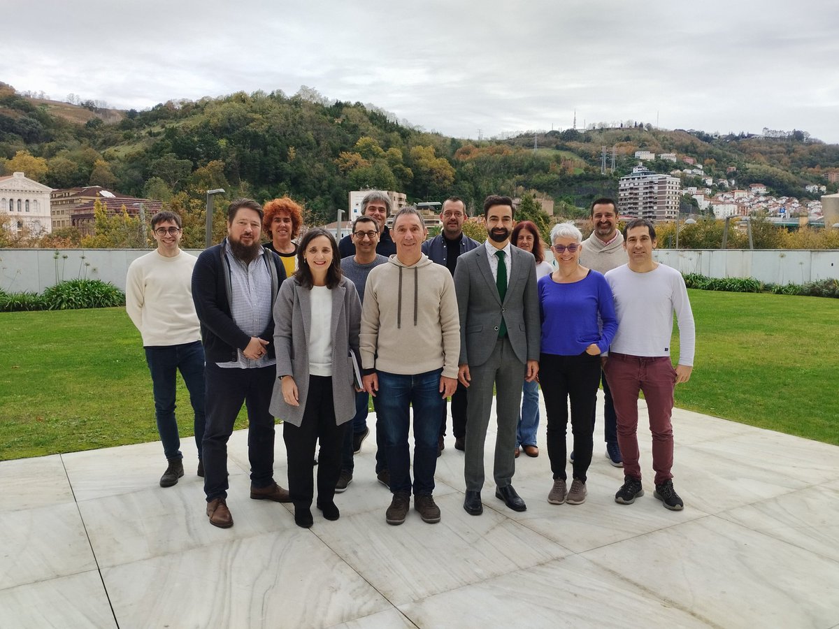 Eskerrak eman nahi dizkiegu <a href="/upvehu/">UPV/EHU</a> -ri eta <a href="/Gob_eus/">Eusko Jaurlaritza - Gobierno Vasco</a> -ri beren babesagatik. Gurekin izan ditugu Hizkuntza Politika Sailburuordetzako Josune Irabien eta EHUko idazkari nagusi den Aitor Zurimendi. #clariaheus2024