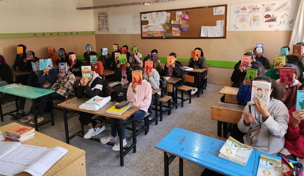 Haliliye'de Hayal Ediyorum Okuyorum projesi kapsamında okulumuza hediye olarak gönderilen kitaplar için 
Haliliye Kaymakamımız Sayın   Dr.Muhammed Serkan ŞAHİN çok teşekkür ederiz🌸
<a href="/haliliyegovtr/">Haliliye Kaymakamlığı</a>