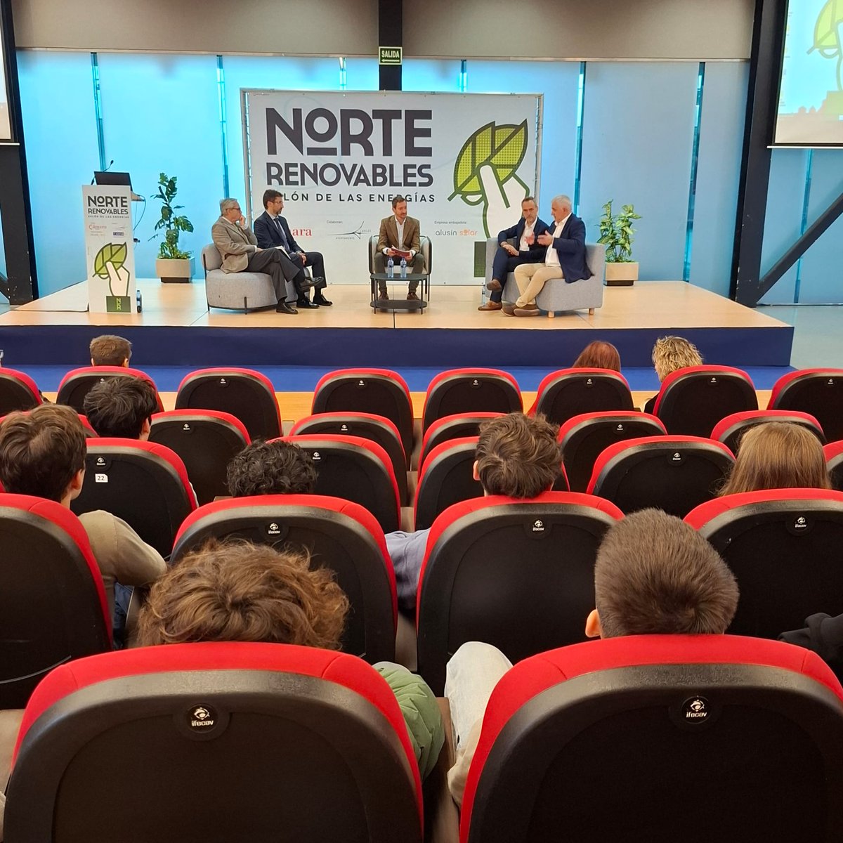 FundacionFaen's tweet image. Seguimos en #norterenovables, en Avilés.
Hoy, nuestro director, Carlos García está con: 
🗣️José Luis Vega Álvarez, responsable de Promoción Empresarial de @AytoAviles
🗣️Enrique Fernández, presidente de #HUNOSA
🗣️ Antonio Fernández-Escandón, presidente de #FEMETAL