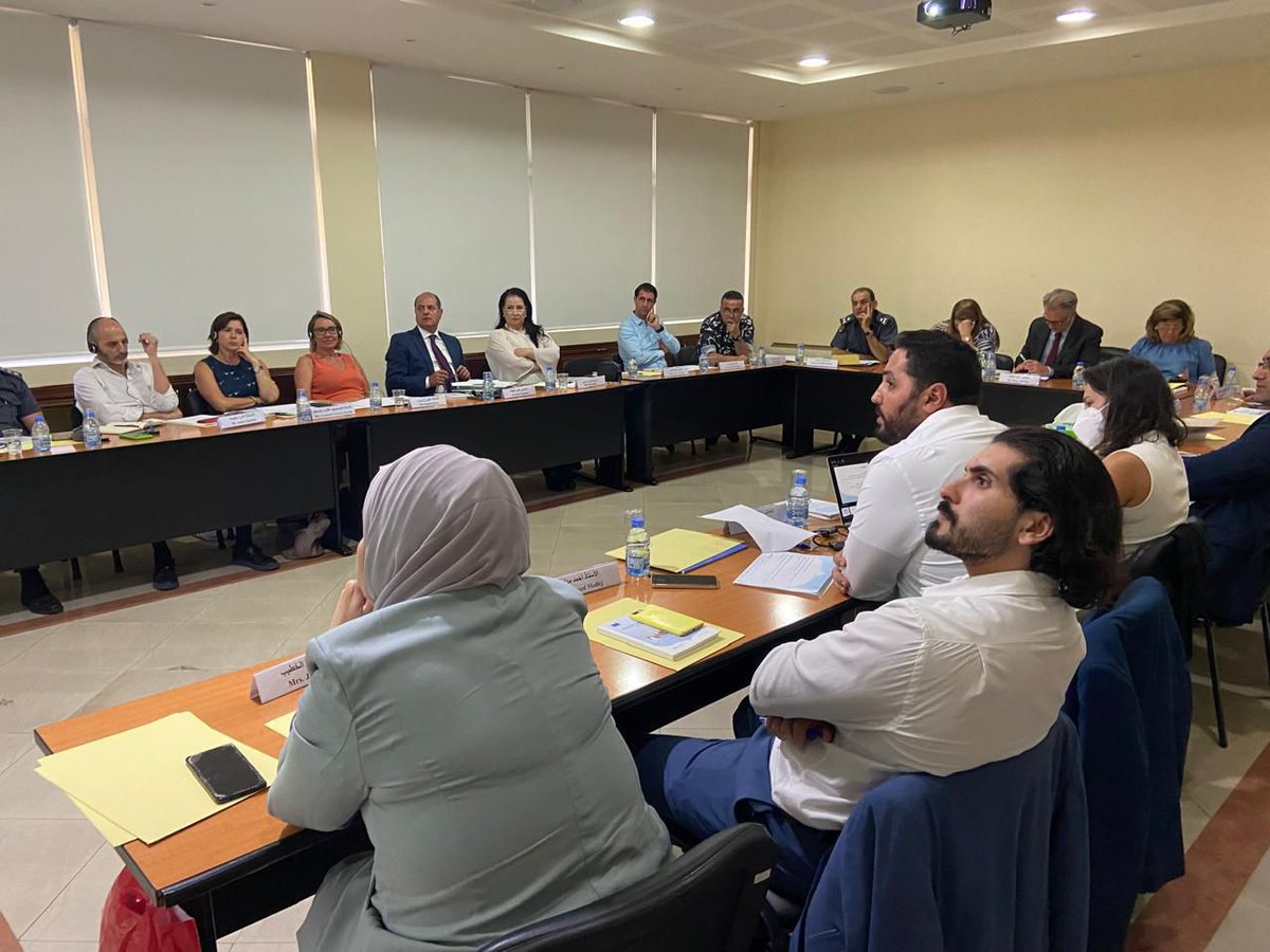 CommunityPolic7's tweet photo. The Promoting Community Policing project held 3 roundtables on pretrial detention in Lebanon, bringing together ISF officers, judges, lawyers, and experts to discuss solutions for prison overcrowding, focusing on pretrial detainees who make up the majority.

#FIIAPP #CIVIPOL https://t.co/nsiHobZ9V2