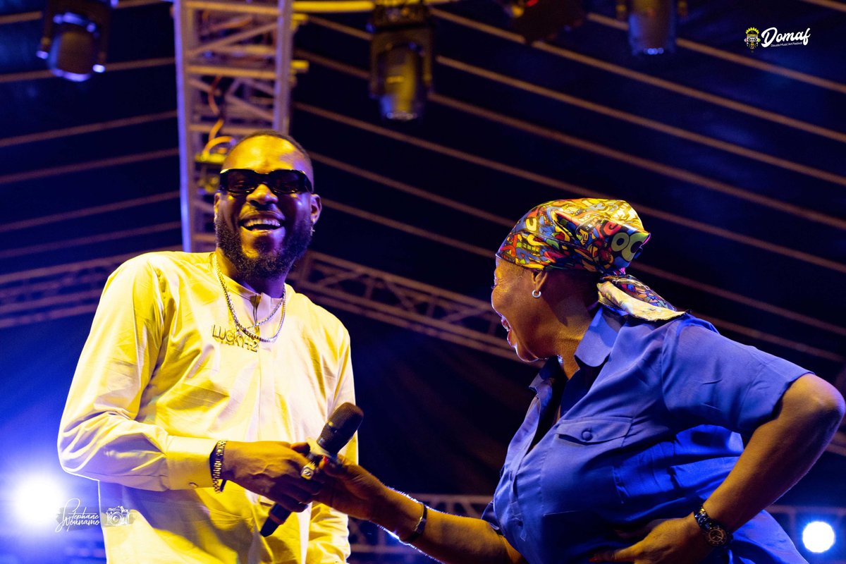 domafest's tweet image. Lucky +2 nous a mis biiieeen au #DOMAF même la MAMA était contente 
#DOMAF 
#LePiedDeDerriereSuitToujoursLePiedDeDevant