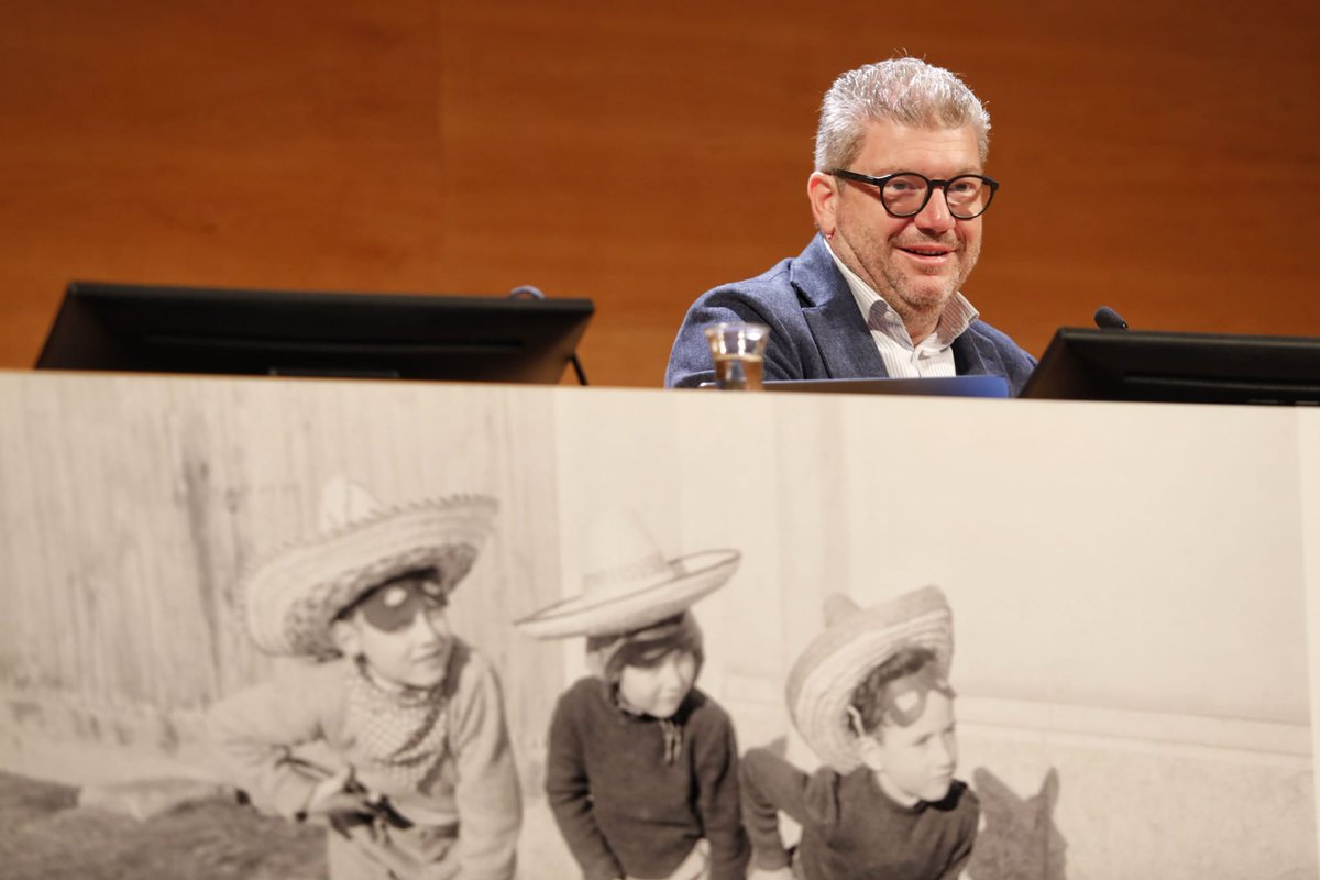 Quin impacte pot tenir la IA generativa en la fotografia, els arxius i l’autenticitat? <a href="/efrontoni/">Emanuele Frontoni</a> ens en dona algunes claus per poder dibuixar una imatge de futur.
La seva ponència obre el bloc sobre tecnologia a #ImatgeiRecerca 2024