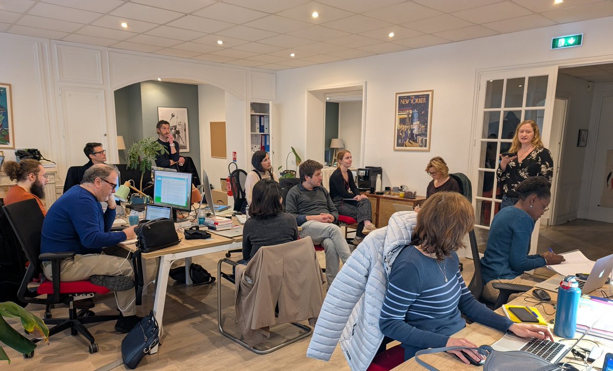 🤝 Immersion de Cécile Pierrot, chercheuse, cryptographe <a href="/Inria/">Inria</a> équipe <a href="/NancyCryptoTeam/">Caramba, Nancy</a> <a href="/labo_Loria/">Loria</a>, à la rédaction de <a href="/FR_Conversation/">The Conversation France</a> ! Quotidien du service, des journalistes, traitement des sujets, une semaine pour découvrir le coeur de ce média et de ses équipes ☺️ <a href="/_ajspi/">AJSPI ➡️➡️➡️➡️➡️ @ajspi.bsky.social</a>