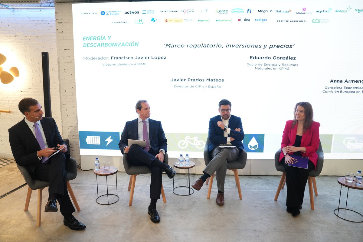 _ASEME's tweet photo. 🌍El 13 de noviembre, @franjavierlopez, vicepresidente de @_ASEME, moderó la mesa 'Marco regulatorio, inversiones y precios' en el evento Energía y Descarbonización de @ElPeriodico_Esp

🔗 Más sobre nuestra participación: https://t.co/0xOQEzIGGV

#Descarbonización #Energía #ASEME https://t.co/uvwqadgb99