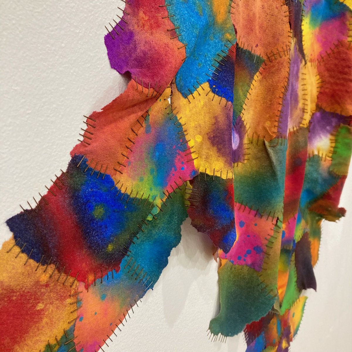 AFT_ginza's tweet photo. 好評開催中の #小野海「FELT SENSE」展。

精神と身体の曖昧さや拡張性を感じさせ、言語化の困難な身体感覚（ #FELTSENSE）を立ち上げる新作シリーズを展示中✨

※23日 (土) 〜 25日 (月) は休廊。展示は来週30日（土）まで。

ぜひお立ち寄りください😊

詳細👉 https://t.co/NWECuMOuSg

#KaiOno https://t.co/gsOrE0zLhw