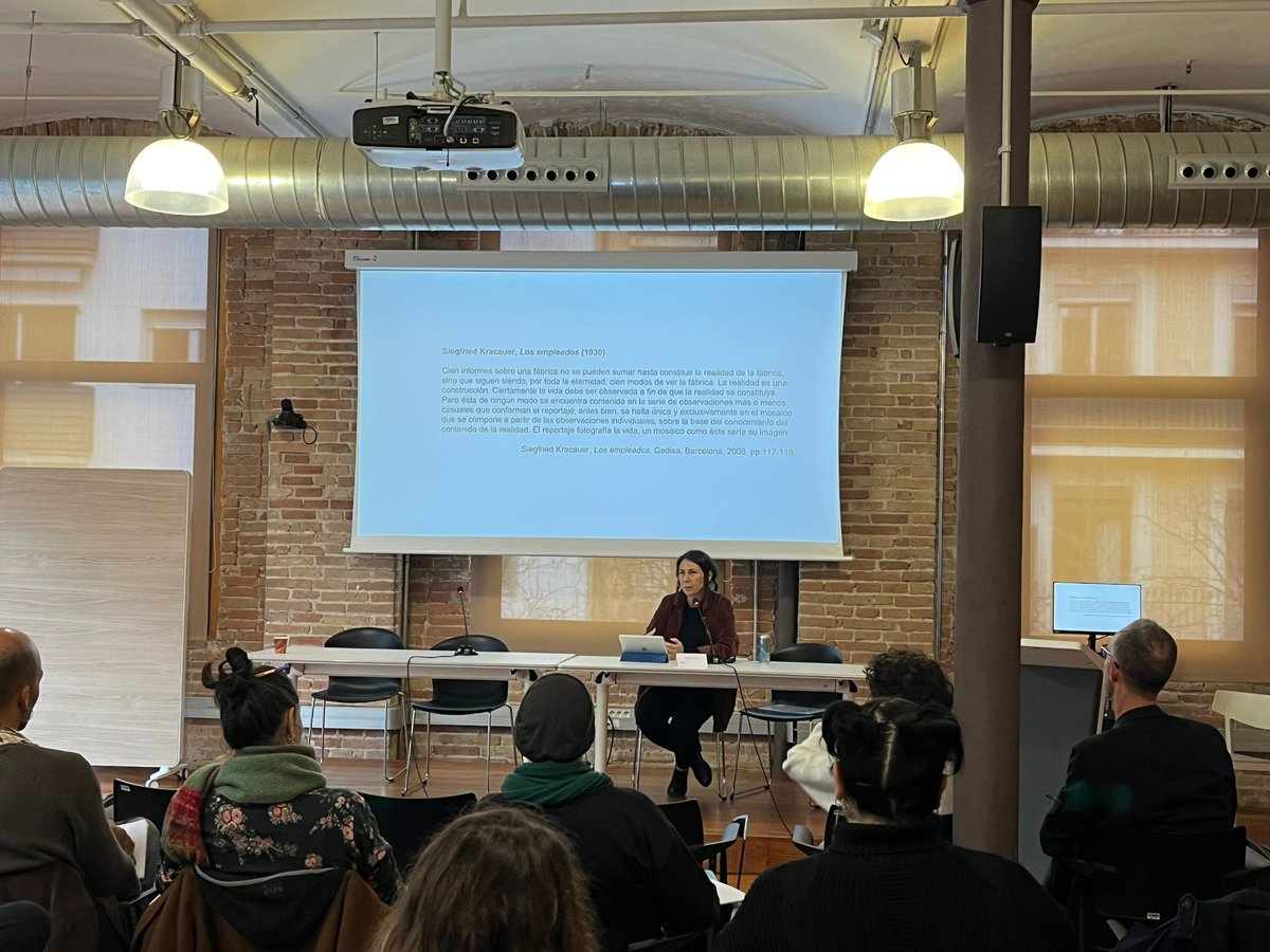 🗣️ <a href="/andreasotocal/">Andrea Soto Calderón</a>, doctora en Filosofia i professora d'Estètica i Teories de l'Art a la <a href="/UABBarcelona/">Universitat Autònoma de Barcelona</a>, ofereix la conferència inaugural del simposi:

💬 "Capacidad y agencia de las imágenes: transformar la realidad concreta"

ℹ️ Consulta tot el programa: dozz.es/creum