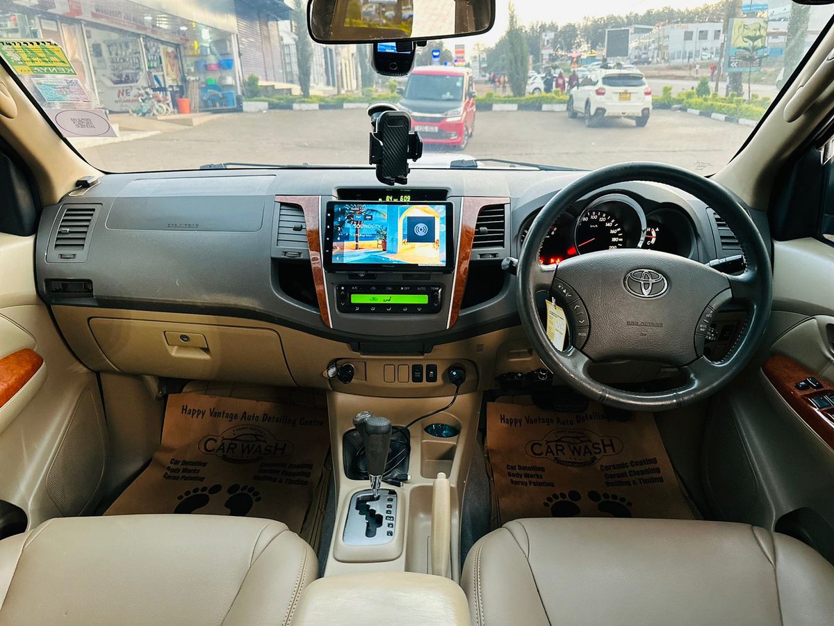 KimTimz's tweet image. #OccupyParliament
2011 Toyota Fortuner 3.0 D4D , 3000cc turbocharged 1kd diesel engine , Automatic transmission , Optional 4 wheel gear lever , Full Ironman 4*4 foam cell  suspension by Sai Raj warranty active , Dunlop all terrain Tyres , Beige leather interior , 7 seats..2.65m