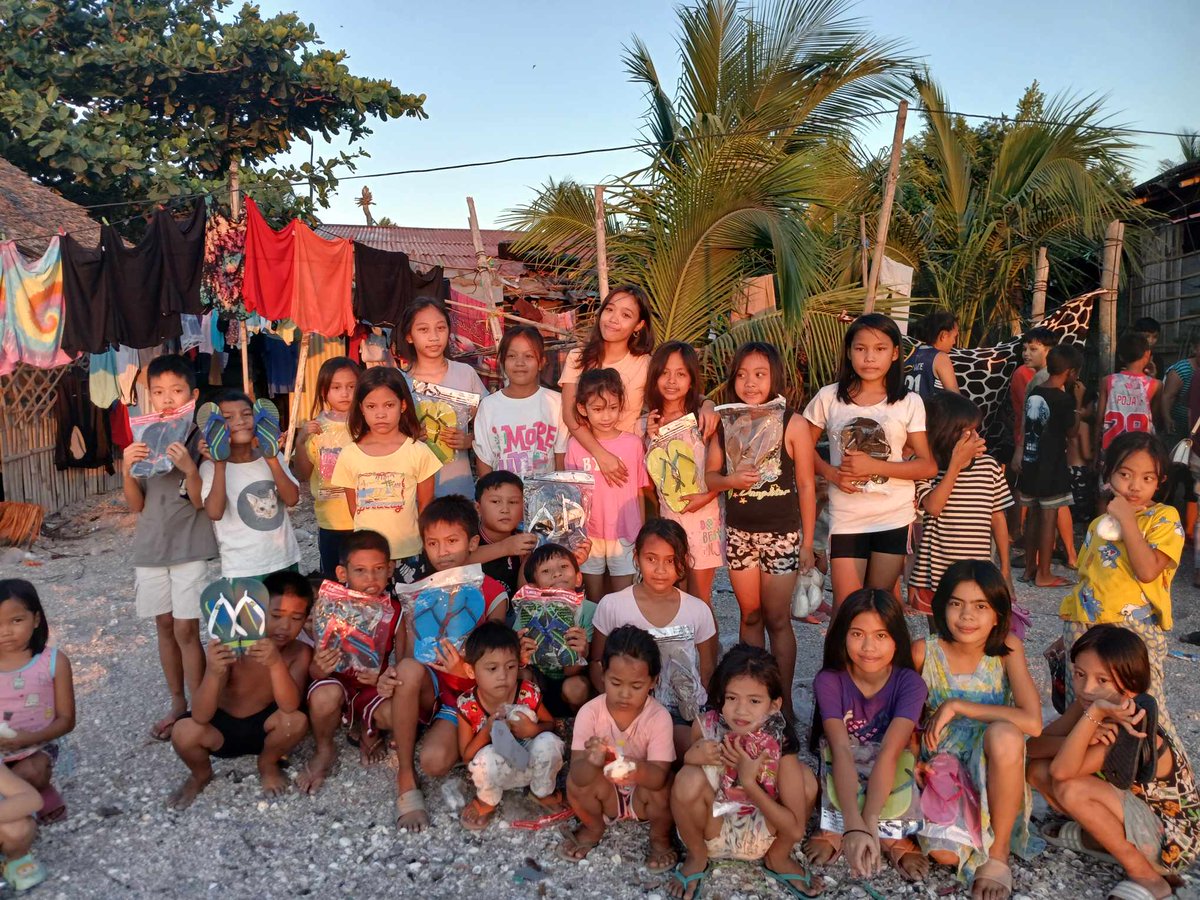 Dianah143's tweet photo. "Whoever brings blessing will be enriched, and the one who waters will himself be watered." (Proverbs 11:25)
#BlessedToGive
#feedingProgram
@Cisckid @jeffvflynn @Gokubi_SGBFLR
#FlareNetwork #SongbirdNetwork #cryptocurrency #DeFi #NFTs #SGB #nftcommunity #Xrpcommunity #Nfts https://t.co/1Z5ZpDJOck