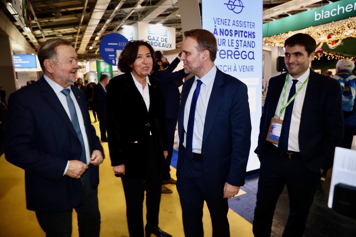 #clubvisionhydrogene
#france2030
Hier, au Congrès des Maires, échanges avec le Ministre de l’industrie,Marc Ferracci au sujet  du budget de l’hydrogène vert dans la loi PPE en cours de préparation.