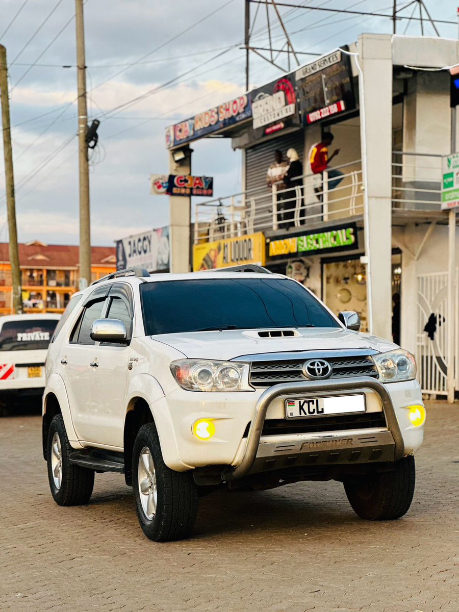 KimTimz's tweet photo. @WilliamsRuto @MamaRachelRuto 2011 Toyota Fortuner 3.0 D4D , 3000cc turbocharged 1kd diesel engine , Automatic transmission , Optional 4 wheel gear lever , Full Ironman 4*4 foam cell  suspension by Sai Raj warranty active , Dunlop all terrain Tyres , Beige leather interior , 7 seater capacity 
Price: 2.65m https://t.co/jExyXLEtNJ