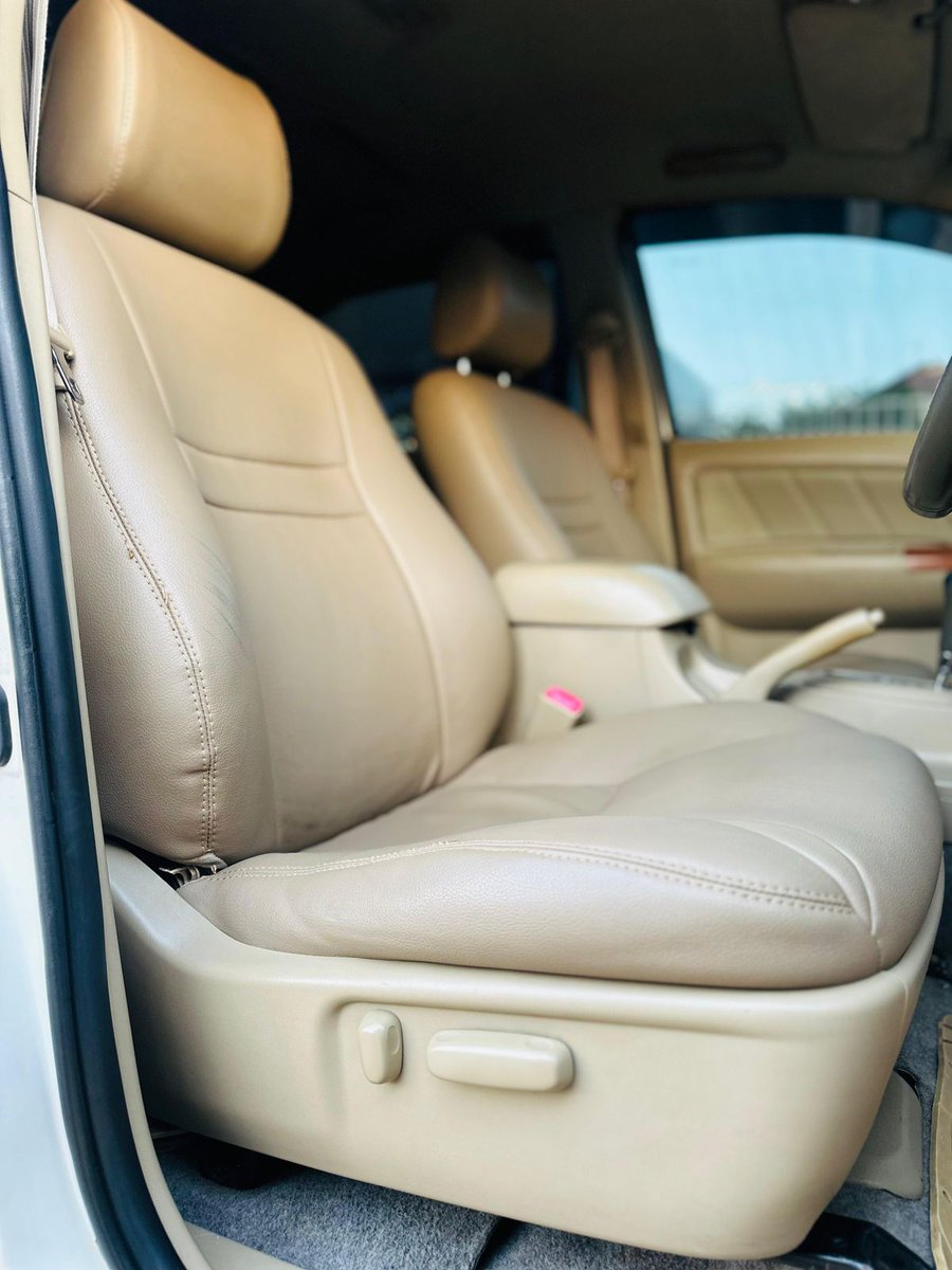KimTimz's tweet photo. @WilliamsRuto @MamaRachelRuto 2011 Toyota Fortuner 3.0 D4D , 3000cc turbocharged 1kd diesel engine , Automatic transmission , Optional 4 wheel gear lever , Full Ironman 4*4 foam cell  suspension by Sai Raj warranty active , Dunlop all terrain Tyres , Beige leather interior , 7 seater capacity 
Price: 2.65m https://t.co/jExyXLEtNJ