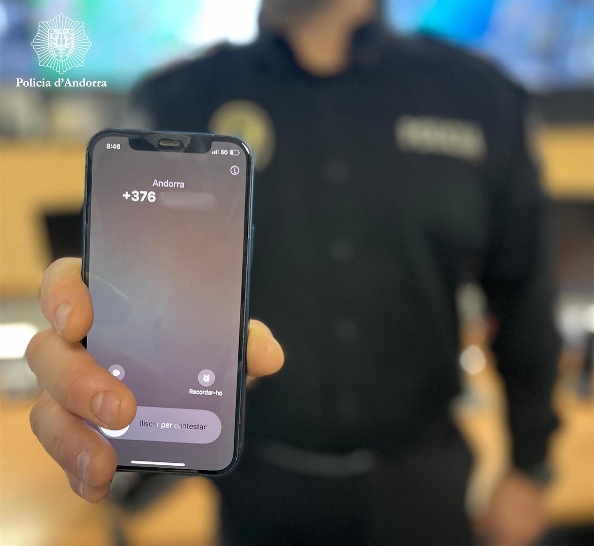 andorra_policia's tweet image. 🗣️"Hola, soc l’Estefania i contacto amb tu per inversions de trading”.
⚠️Si reps aquesta trucada des d’un telèfon andorrà, #alertaestafa.
És #spoofing, tècnica per suplantar números de telèfon i cometre fraus.
No donis dades ni instal·lis apps
Volen accedir al teu mòbil
#Nopiquis