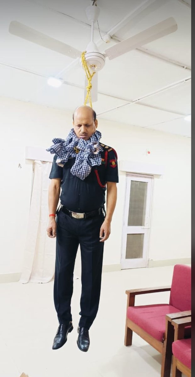फर्रुखाबाद = राजपूत रेजिमेंट के कर्नल डी आर कंडोली की आत्महत्या की खबर सुनकर आघात हुआ!

#Suicide_समस्याका_समाधान_नहीं #Crypto #GH21N #thisisme
