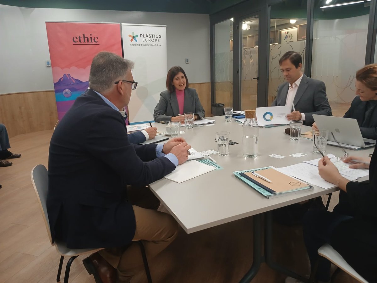 Ethic_'s tweet image. 🎙️Alicia Martín, directora general en la región ibérica de @PlasticsEuropES: «Nos dimos cuenta de que todo nuestro ecosistema tenía que acelerar la #transición. Así nació #ThePlasticsTransition».