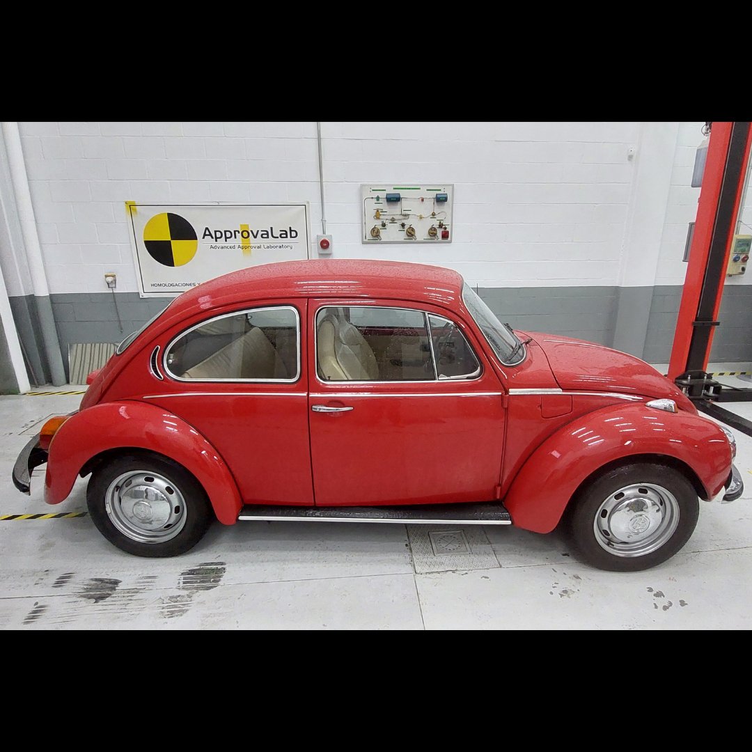 approvalab's tweet photo. 🔬 🚗 Este Volkswagen 1303 de 1974 es la respuesta a nuestro último #RetoClasico...😎

#CochesClasicos #VehiculosHistoricos #LaboratorioDeVehiculos #CatalogacionDeVehiculosHistoricos #ClassicCars #Ford #Volkswagen #Beetle https://t.co/3Hru7dt3Yl