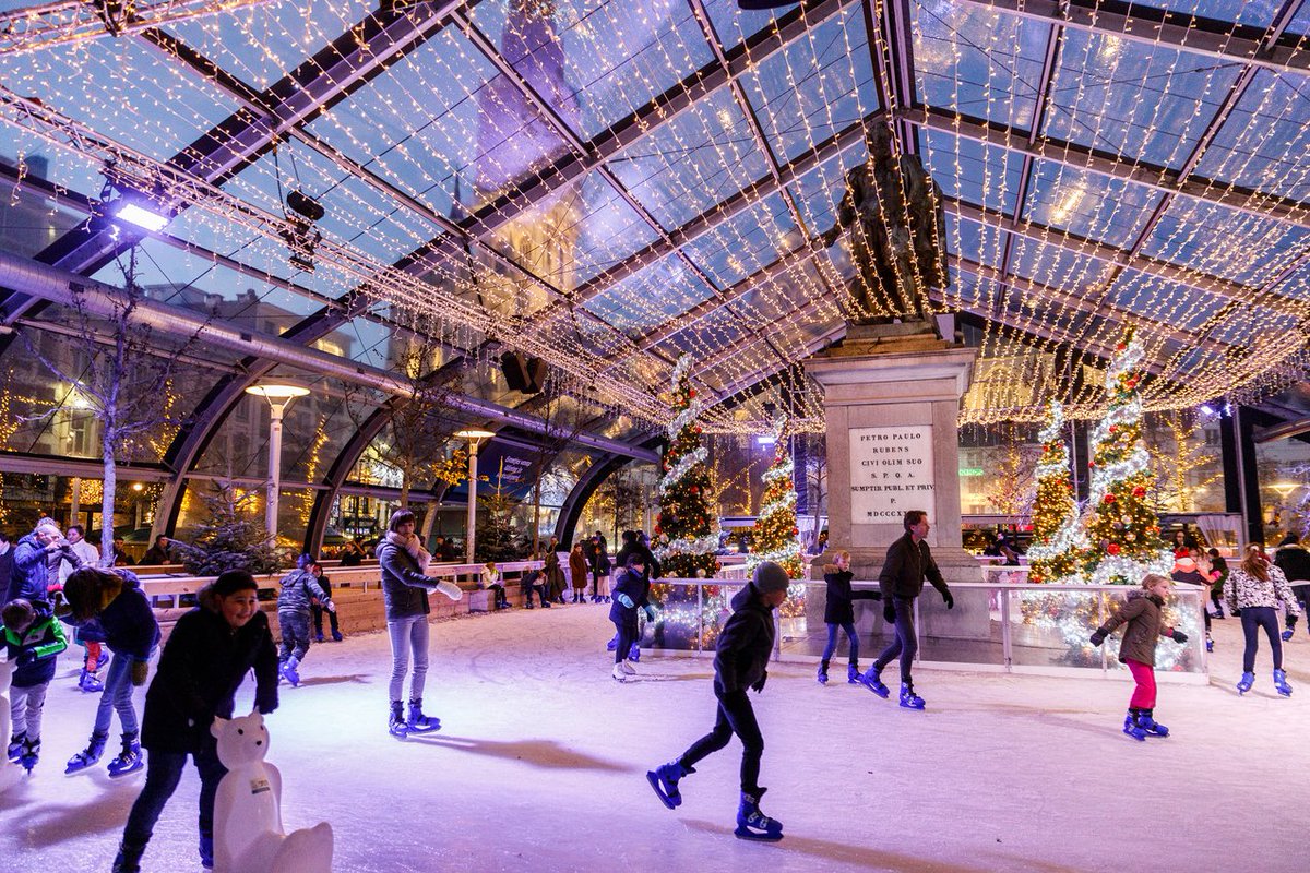 Beleef een magische #winterinAntwerpen van vrijdag 6/12 t.e.m. zondag 5/1 ✨ Geniet van winterse activiteiten, sfeervolle lichtjes, gezellige wandelingen en warme momenten in de hele stad 😍 Bekijk alle info via 👉 winterinantwerpen.be