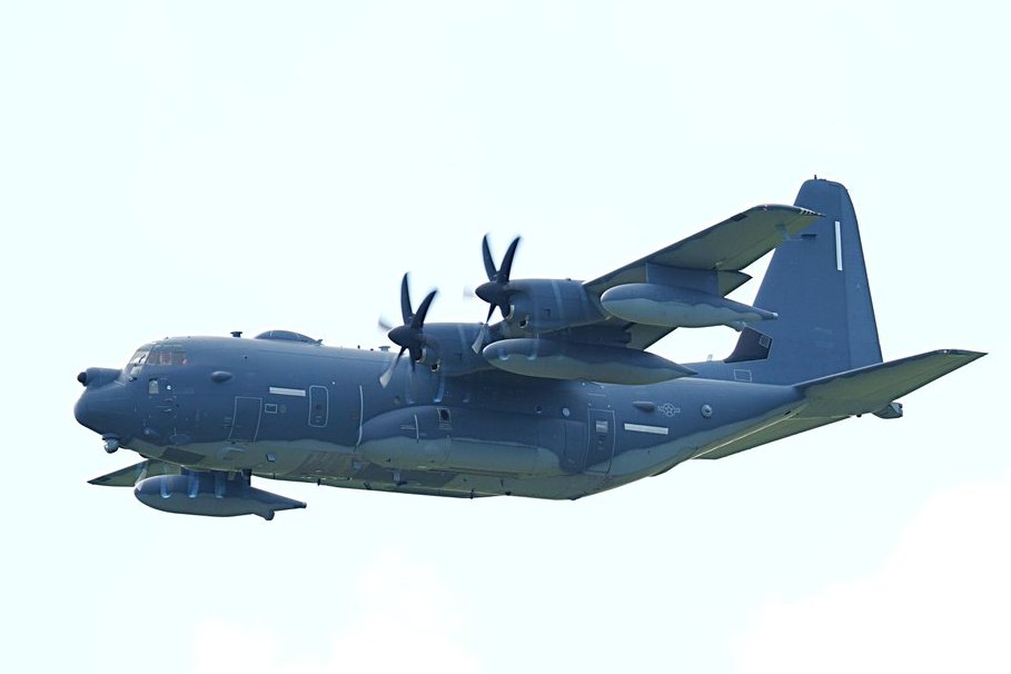 smk212411's tweet photo. 嘉手納基地 MC-130 RC-135 P-8 🇺🇸🇦🇺
間違ってたらすいません😅
#嘉手納基地 #MC130 #RC135 #P8