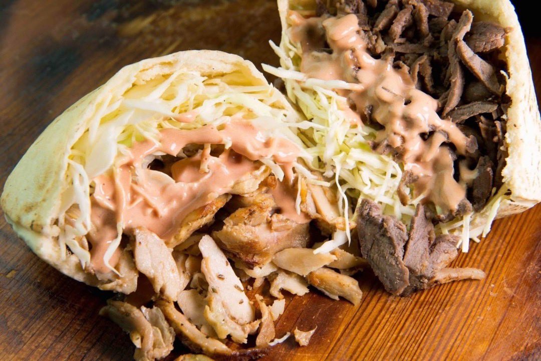 2025第3回草乱祭 (@souransai2023) on Twitter photo 第2回草乱祭
キッチンカー紹介!
LEO STREET KITCHEN
Instagram @leo_street_kitchen
Twitter <a href="/leo7kebab/">レオ ストリート キッチン</a>
紹介文
日本一、いや世界一美味しいケバブを本場トルコ人シェフがお届けします。ボリュームも味も満点の最高のケバブを是非食べてみてください! 第2回草乱祭
キッチンカー紹介!
LEO STREET KITCHEN
Instagram @leo_street_kitchen
Twitter <a href="/leo7kebab/">レオ ストリート キッチン</a>
紹介文
日本一、いや世界一美味しいケバブを本場トルコ人シェフがお届けします。ボリュームも味も満点の最高のケバブを是非食べてみてください!