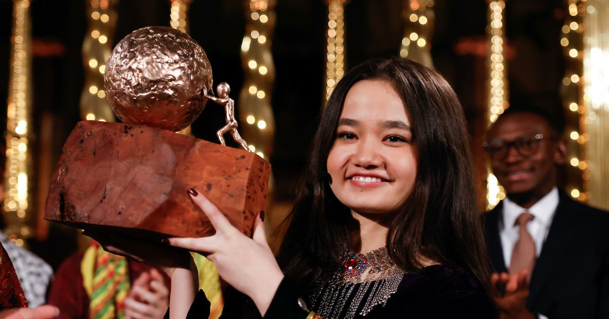 Atefah14's tweet photo. ¡Enhorabuena @IbrahimiNila por ganar el Premio Internacional de la Paz para la Infancia! Estamos muy orgullosa de ti por enfrentarte a los #Talibanes y luchar por la educación de las niñas afganas. Tu valentía es una inspiración para las niñas y un ejemplo para tod@s. https://t.co/aH5UADEy3a