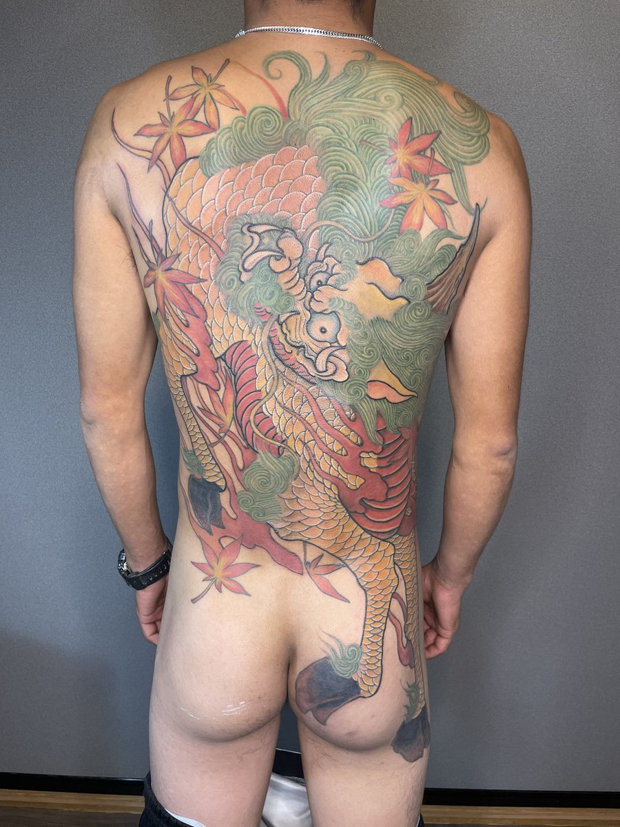 katsuya70lf's tweet photo. 麒麟　完成です！ありがとう御座いました🙇‍♂️

 #japan #japanese #japanesetattoo #japanesestyletattoo #irezumi #wabori #tattoo #tatoo #seventylightfact #shinsyu #slf #刺青 #タトゥー #和彫り #長野県 #安曇野市 #日本 #japantattoo #art #キリン #麒麟 #doragon #artwork #紅葉 #katsuya #長野県彫師 #ワンポイント#彫り師 #tatooart #バックピース