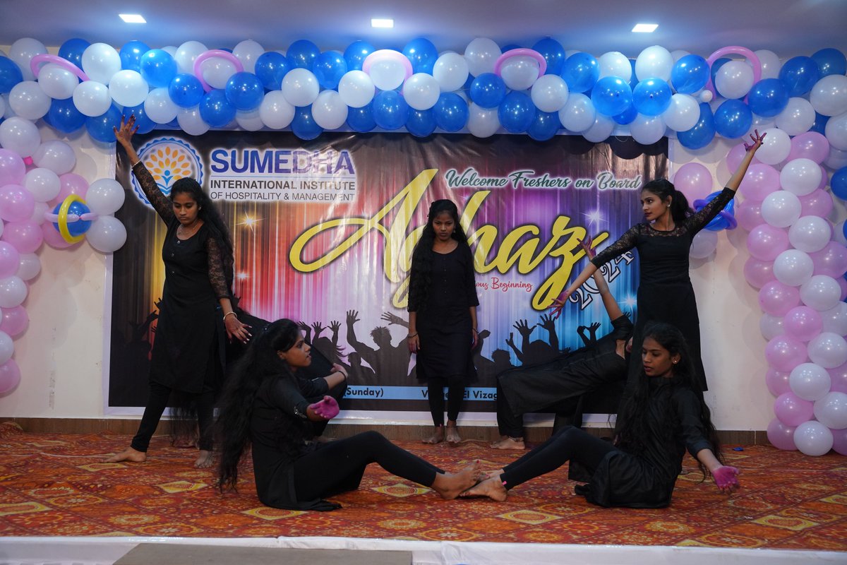 sumedha7986's tweet photo. #Sumedha International Institute Of Management #Students (GIRLS) Group Dance Performance In Freshers Party #Arupu Song https://t.co/LVoV3SxGZo