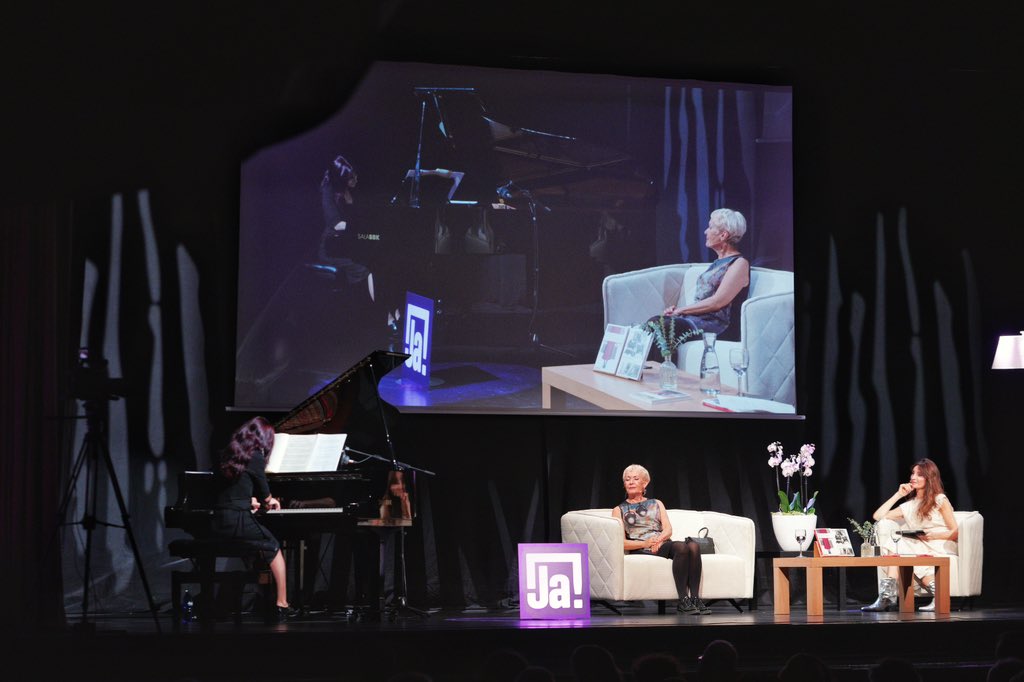 MONIKA ZGUSTOVA &amp; CAROLINA
ONTIVERO. Con LOLA BARROSO al piano • Milena de Praga 

youtu.be/B9R10v7Wqy8?si… | Ja! 2024