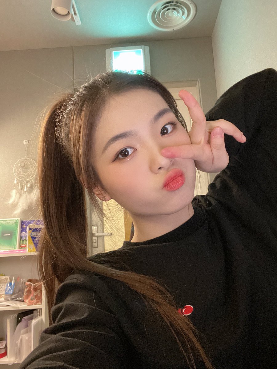 jinhaupdates's tweet photo. Happy Birthday JINHA🥳🎉

Thank you for being our happy vitamin! Although I would definitely want to see you as an idol again, but so glad to see that you are enjoying your life now &amp; with great friends around you too!
Hope you have a wonderful day today❤️

#kimjinha #jinha #진하 https://t.co/Tcmaj9MSc4