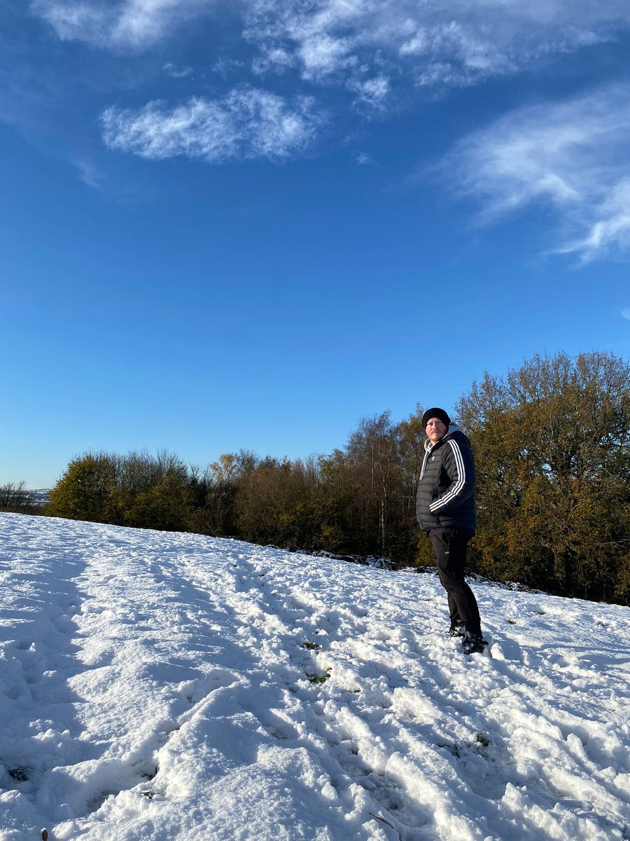 VioletDandy's tweet photo. Winter walk with the brother ❄️ https://t.co/hDNR0eJ6Md