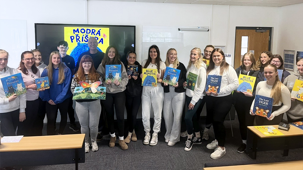 University of Worcester (@worcester_uni) on Twitter photo Education students enjoyed an inspiring visit from award-winning author and illustrator of Petr Horáček, who reminded students of their role in fostering a reading culture - highlighting literature’s transformative power in education 📚🎓
<a href="/PHoracek/">Pavel Horáček</a> <a href="/education_uw/">University of Worcester Institute of Education</a> #WorcesterUni Education students enjoyed an inspiring visit from award-winning author and illustrator of Petr Horáček, who reminded students of their role in fostering a reading culture - highlighting literature’s transformative power in education 📚🎓
<a href="/PHoracek/">Pavel Horáček</a> <a href="/education_uw/">University of Worcester Institute of Education</a> #WorcesterUni