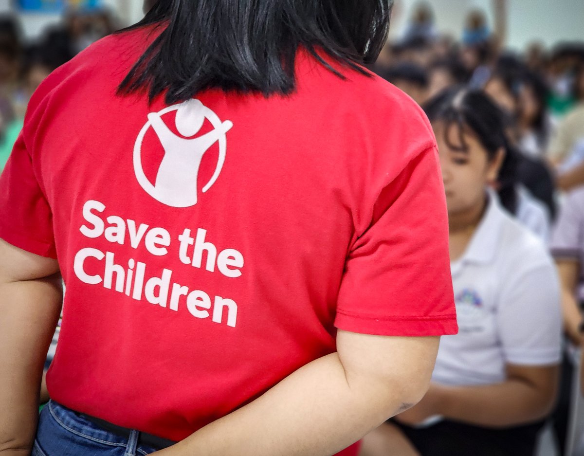SmartNewsroom's tweet image. .@PLDT @LiveSmart @SavetheChildrenPH roll out "#BetterToday for Kids" learning caravan in Antipolo to raise awareness on online sexual abuse and exploitation of children (OSAEC) and share info on how the youth can protect themselves online. #BeCyberSmart bit.ly/4gfTCPV