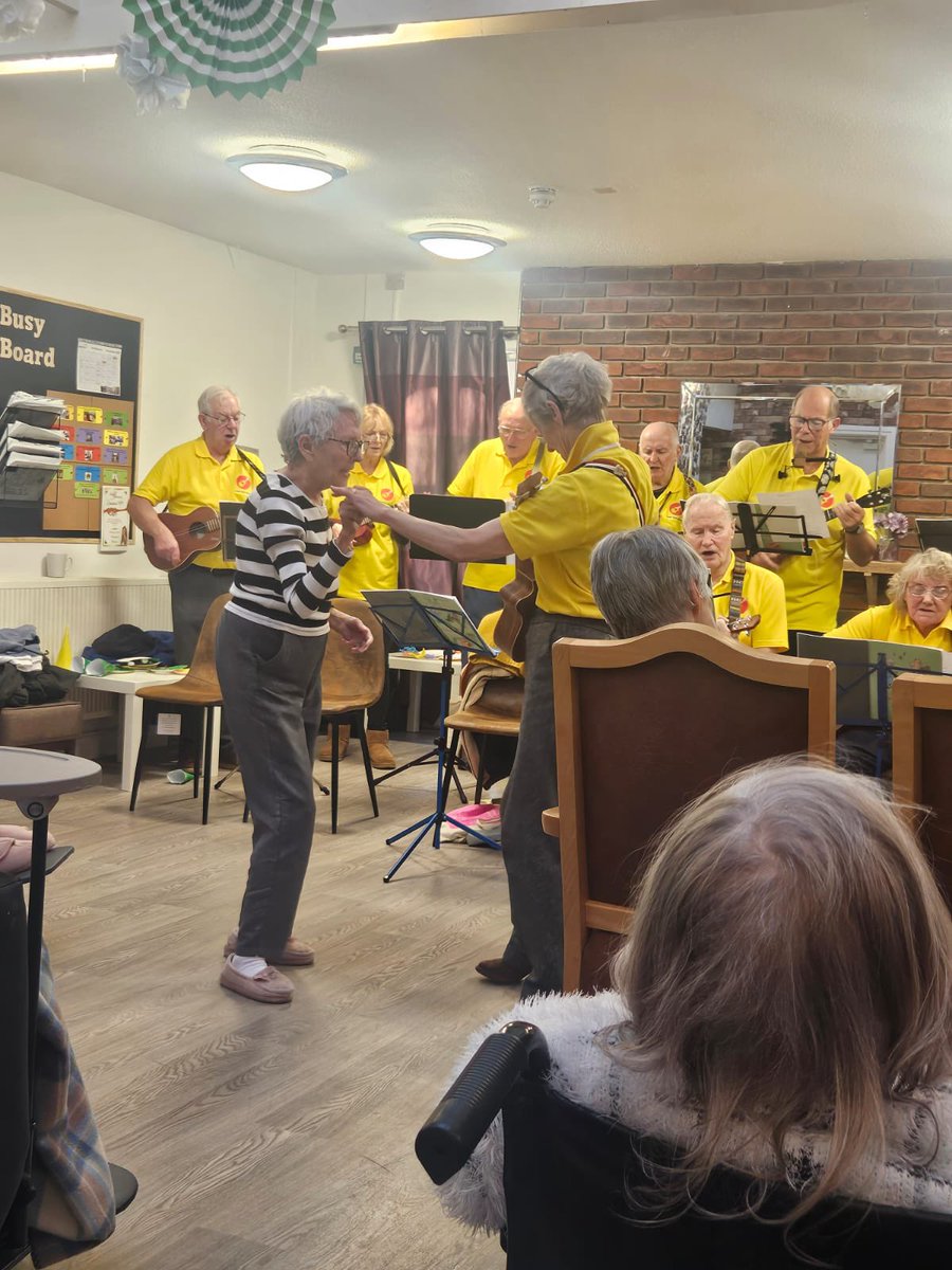 Yesterday the Low Fell Ukes joined us for another wonderful performance 💜