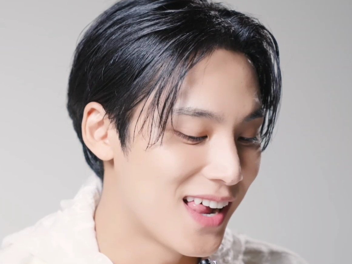 gyumedia's tweet image. esquire mentioning mingyu fangs WE CHEERED