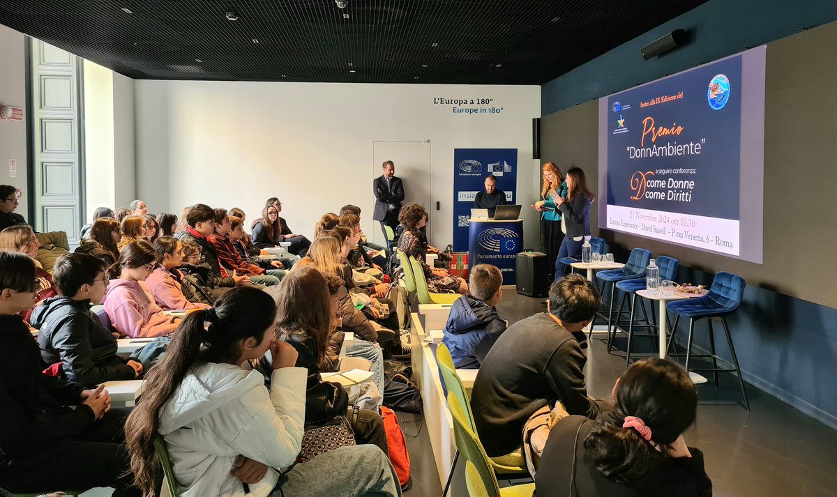 📌 Cerimonia di premiazione della IX Edizione del premio "DonnAmbiente"

🗓 Oggi, presso #EuropaExperience - David Sassoli, Sara Segantin vince il premio "DonnAmbiente" dedicato alle donne impegnate nella divulgazione scientifica di <a href="/5terreacademy/">5 Terre Academy</a> con patrocinio di <a href="/Europarl_IT/">Parlamento europeo</a>.