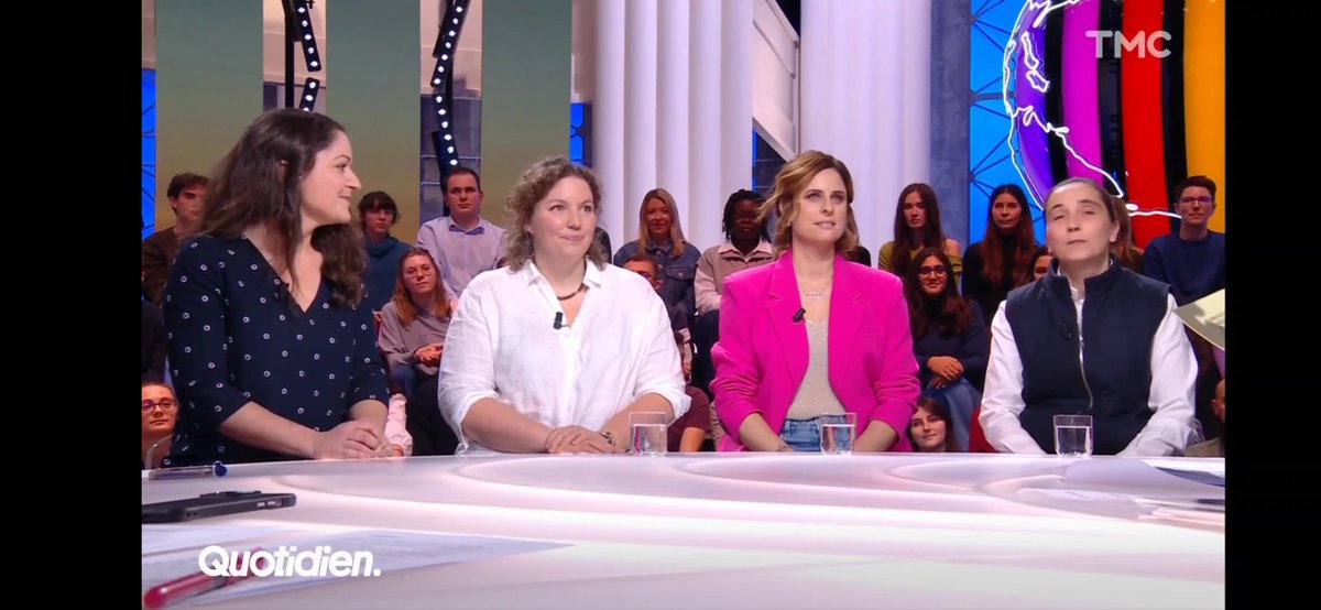 Nadège PETIT 👩🌾 (@agri_zoom) on Twitter photo Très fière d'avoir représenté les agricultrices sur le plateau de #Quotidien.
"Aujourd'hui le sentiment des agriculteurs c'est de jouer un match 🇨🇵🇧🇷, mais avec nos normes les 🇨🇵 ont les yeux bandés".
Merci et 👏 à <a href="/AnneCSuzanne/">Anne Cécile Suzanne</a>
et <a href="/Etho_diversite/">Etho-Diversité</a> et Claire Madeleine
#FrAgTw Très fière d'avoir représenté les agricultrices sur le plateau de #Quotidien.
"Aujourd'hui le sentiment des agriculteurs c'est de jouer un match 🇨🇵🇧🇷, mais avec nos normes les 🇨🇵 ont les yeux bandés".
Merci et 👏 à <a href="/AnneCSuzanne/">Anne Cécile Suzanne</a>
et <a href="/Etho_diversite/">Etho-Diversité</a> et Claire Madeleine
#FrAgTw