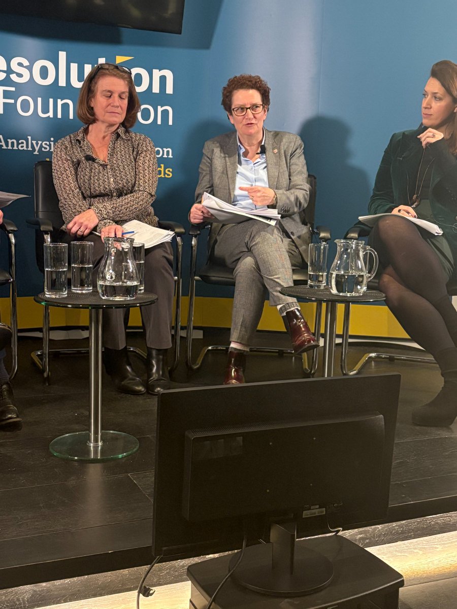 Speaking at our event, @FalkinghamJane says that for her generation - the baby boomers - care can be provided downwards (to grandchildren) upwards (to very elderly parents) and sometimes sideways (to partners). And at the same time too...