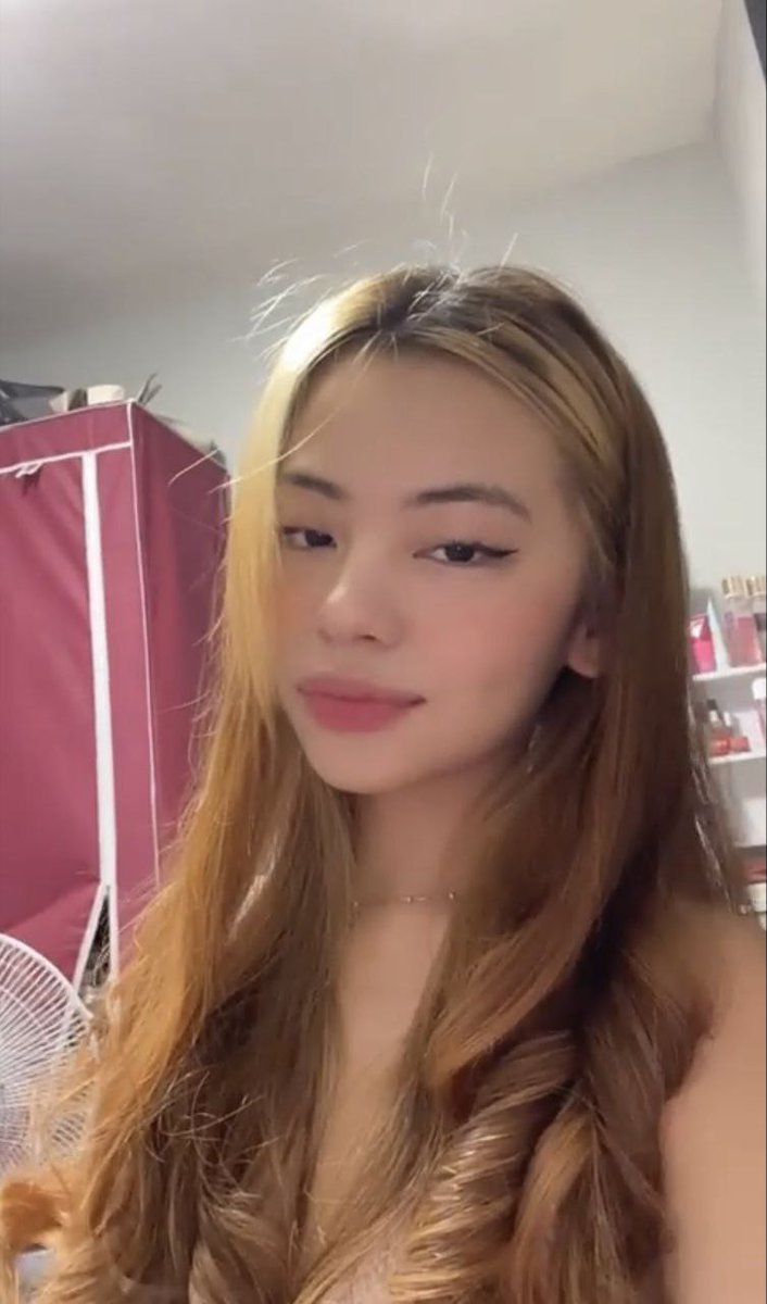 Kayceesohot's tweet photo. deleting in 12 hours, but whoever likes and says hi, ill send u a nudie in dm 😚 https://t.co/RuuUwpb0y2