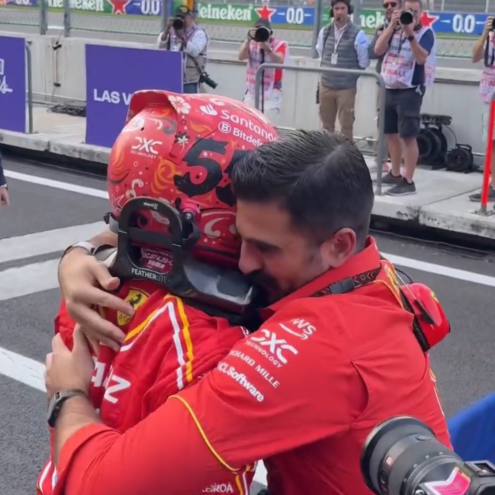 c4rlossa1nz55's tweet photo. pierluigi, an ITALIAN man gave up his contract with FERRARI and chose to go with carlos to williams leaving behind ITALY and going with CARLOS??? I think that speaks volume of the kind of person carlos is like the bond he’s created is so strong that gigi couldn’t leave Carlos 🥹 https://t.co/Ldd7Yi5Wkd